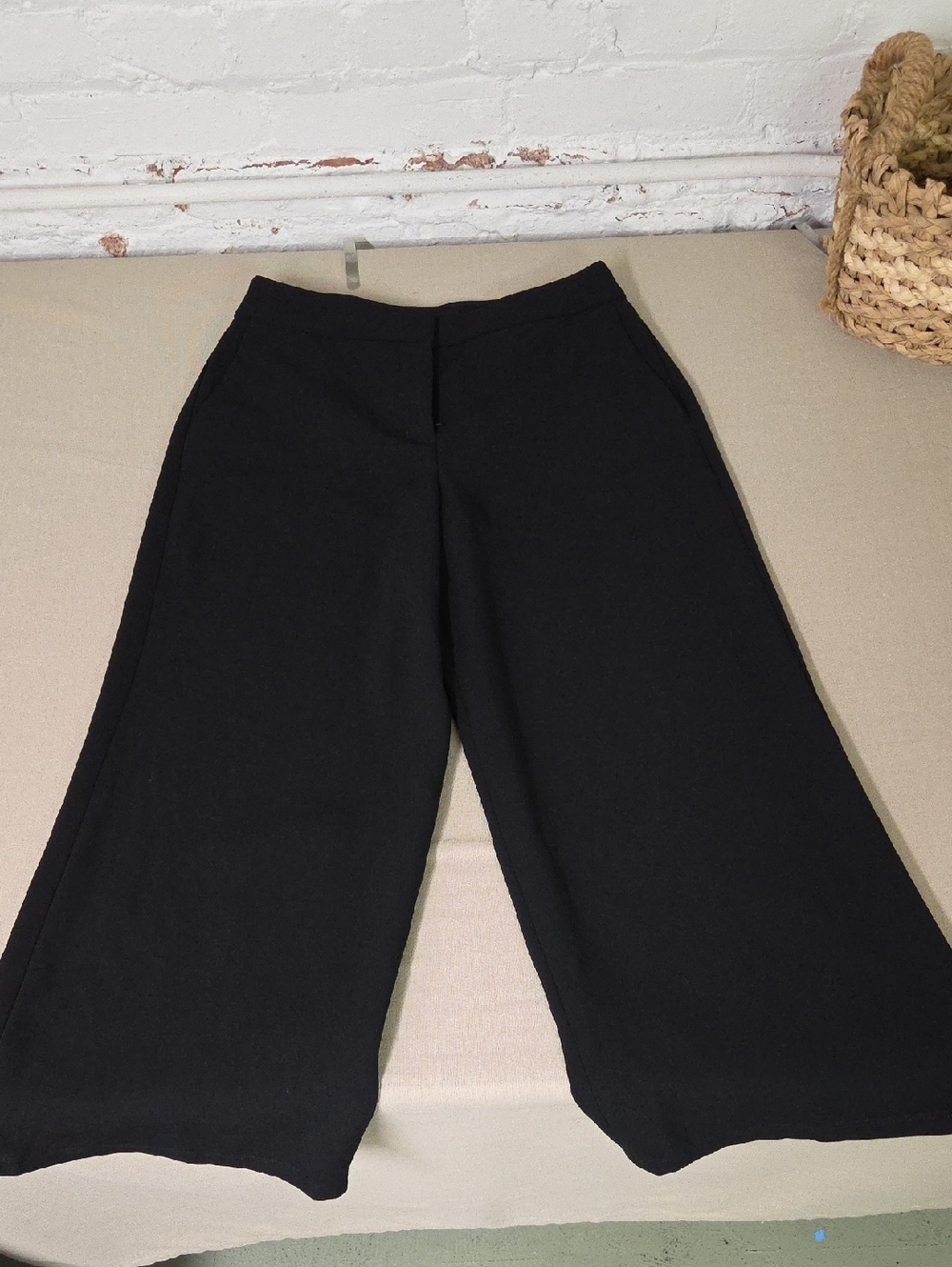 Express Wide-Leg Black Cropped High Rise Style Pants Size 2